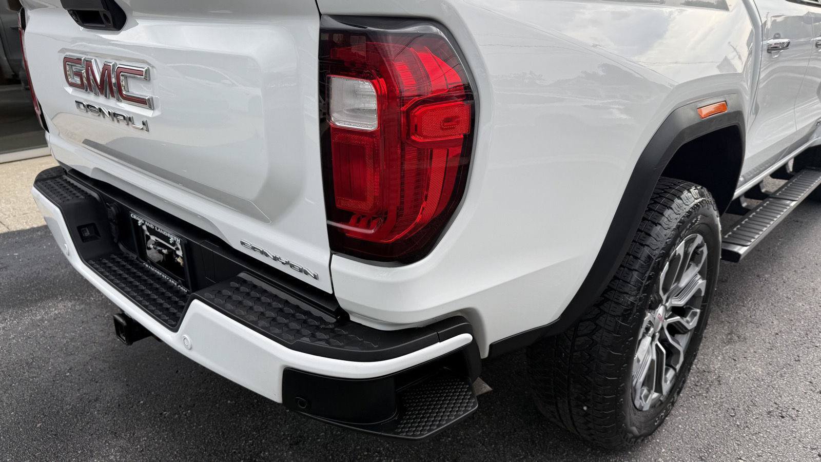 Used 2023 GMC Canyon Denali AWD/4WD image 18