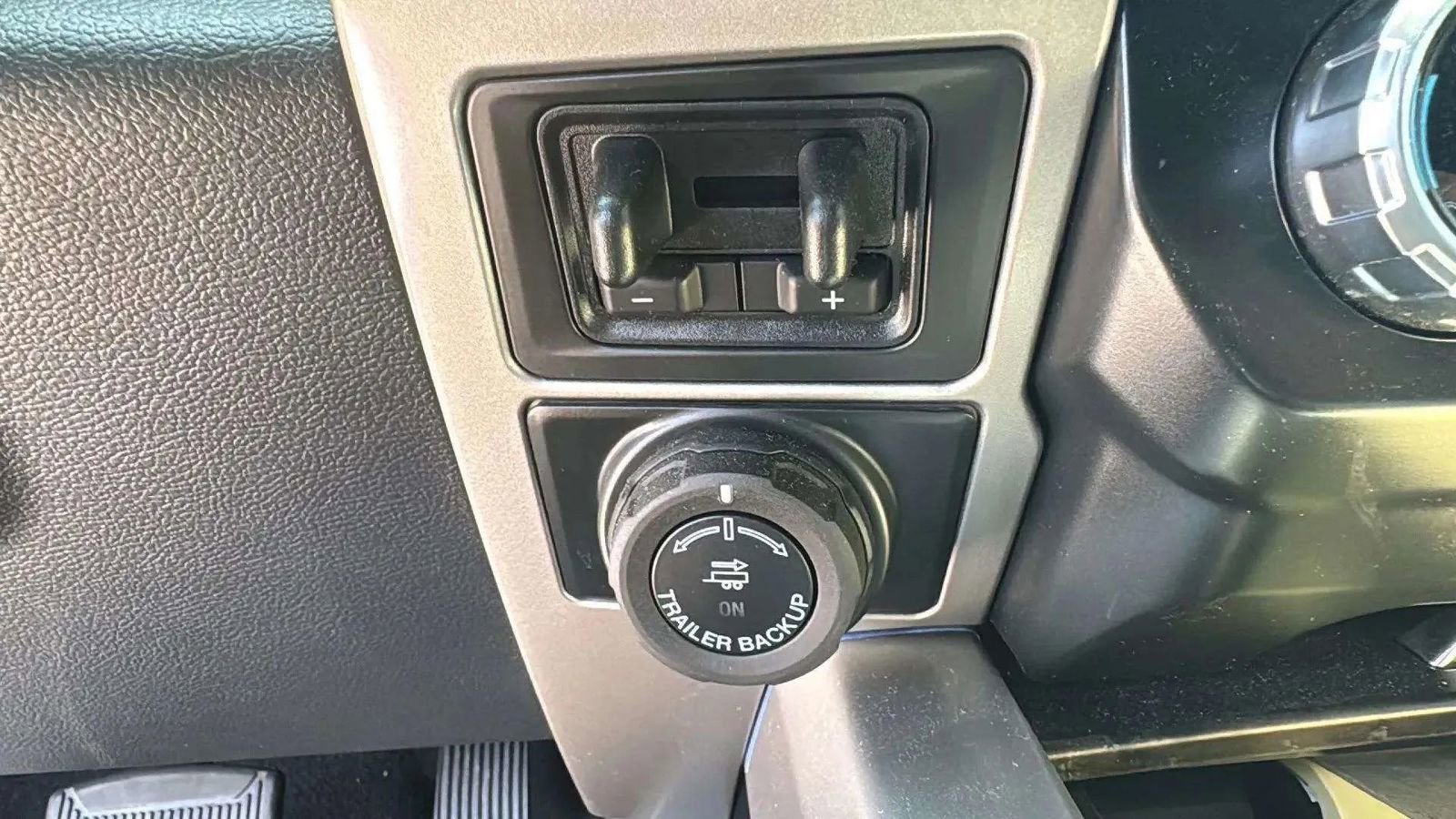 Used 2022 Ford F250 Lariat w/ Black Appearance Package image 15