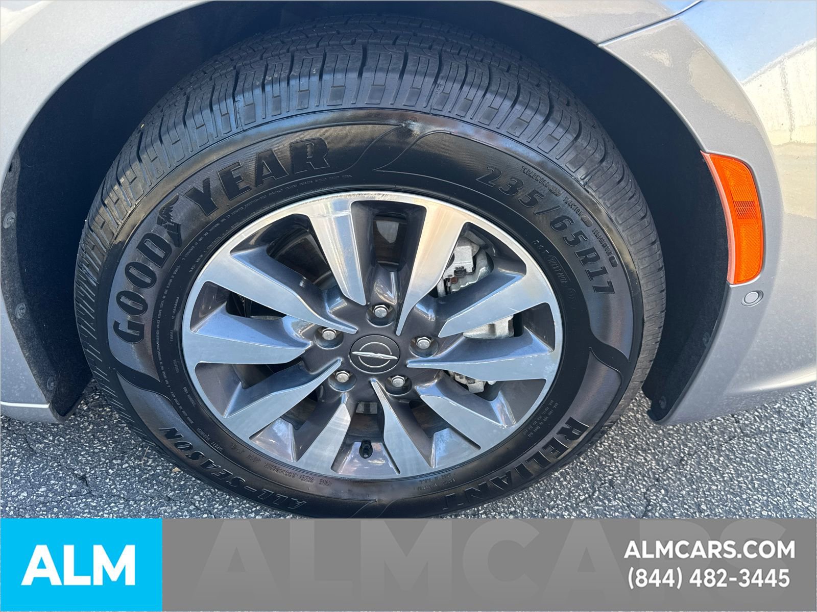 Used 2021 Chrysler Pacifica Touring-L image 16