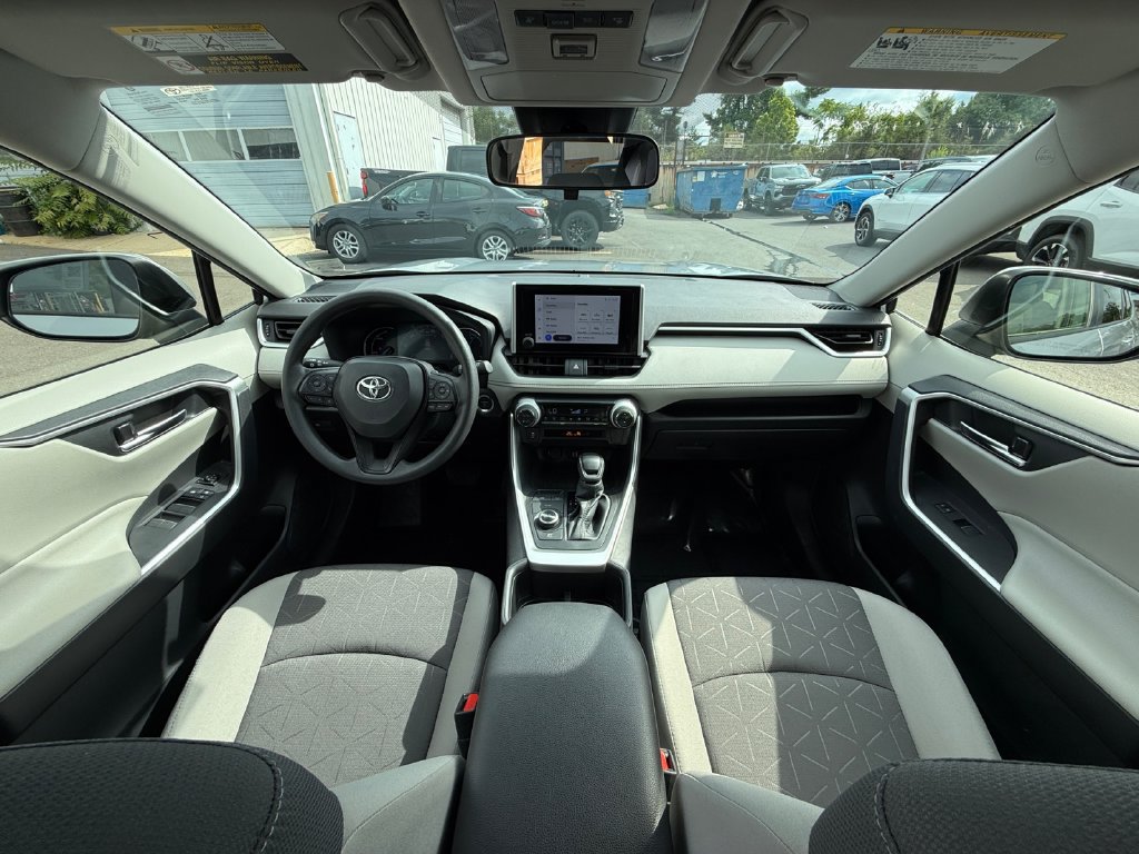 Used 2025 Toyota RAV4 XLE AWD/4WD image 21