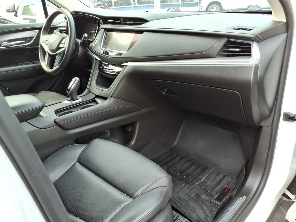 Used 2018 Cadillac XT5 Luxury w/ Driver Awareness Package AWD/4WD image 9