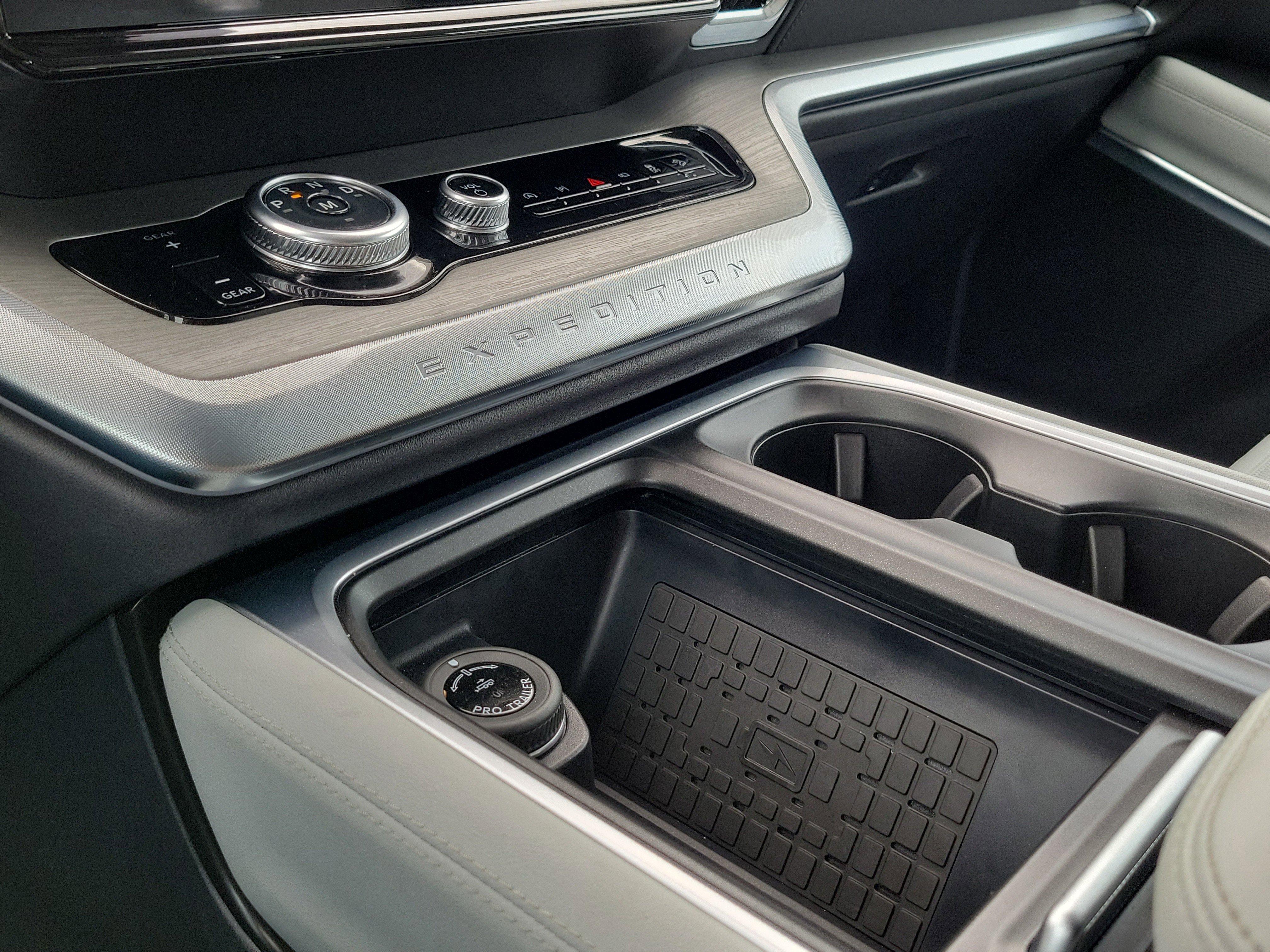 Certified 2025 Ford Expedition Platinum image 27