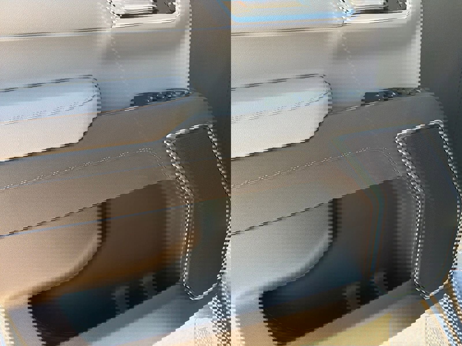 New 2026 GMC Sierra 1500 SLE image 16