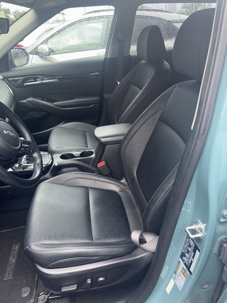 Used 2024 Kia Seltos EX FWD image 6