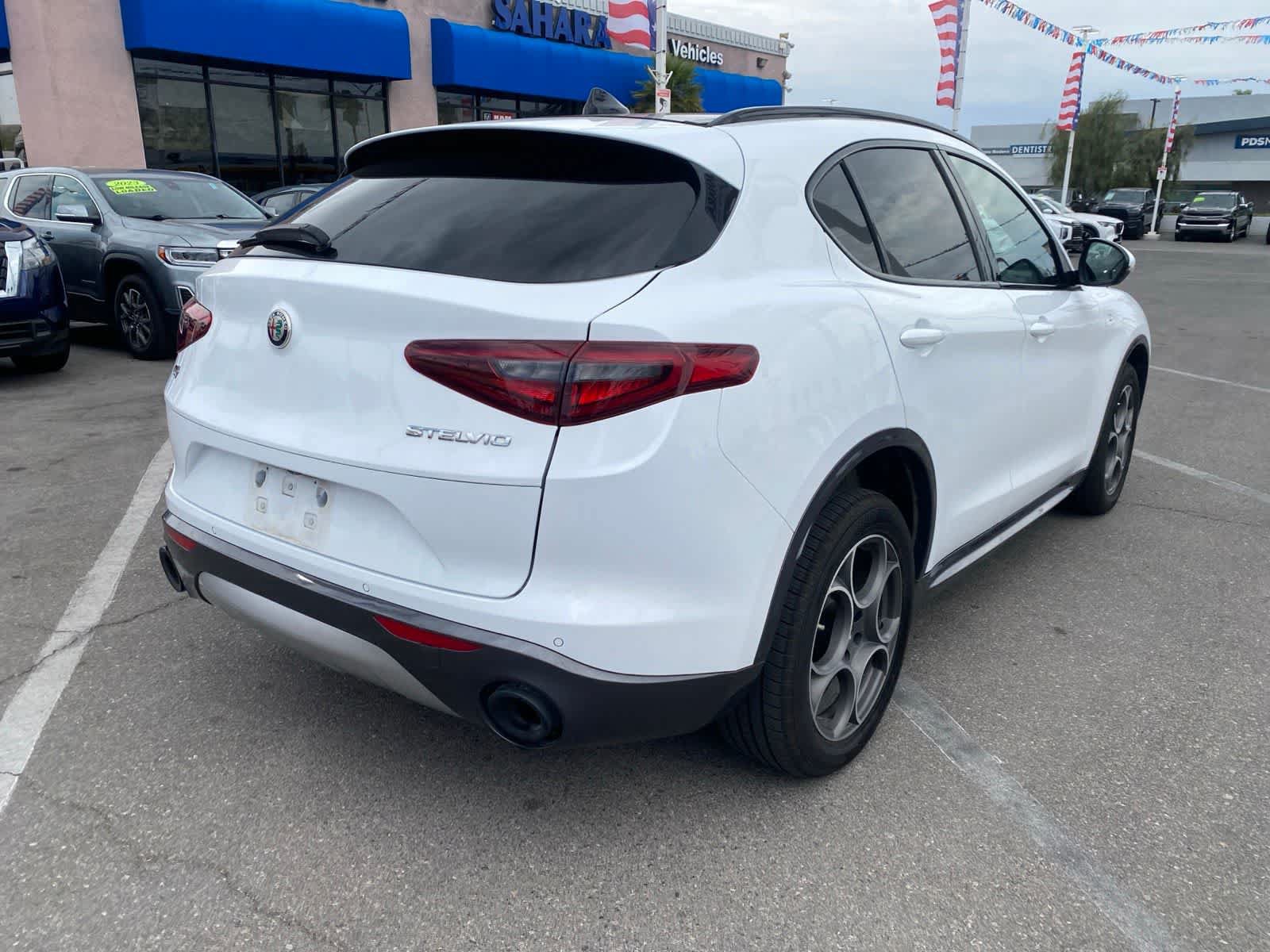 Used 2022 Alfa Romeo Stelvio Ti AWD/4WD image 7