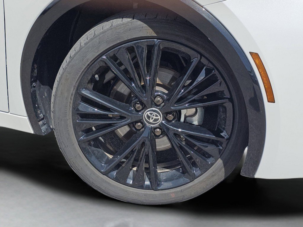 Used 2025 Toyota Prius AWD image 17