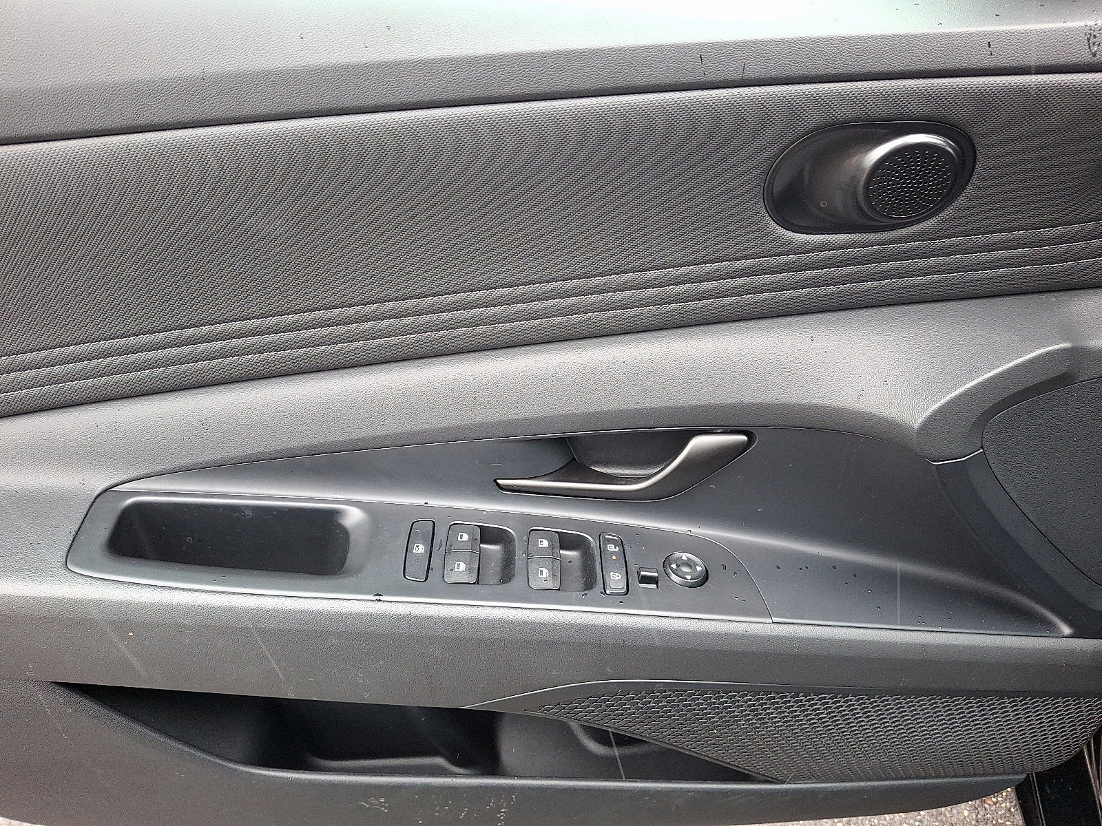 Certified 2025 Hyundai Elantra SEL image 12