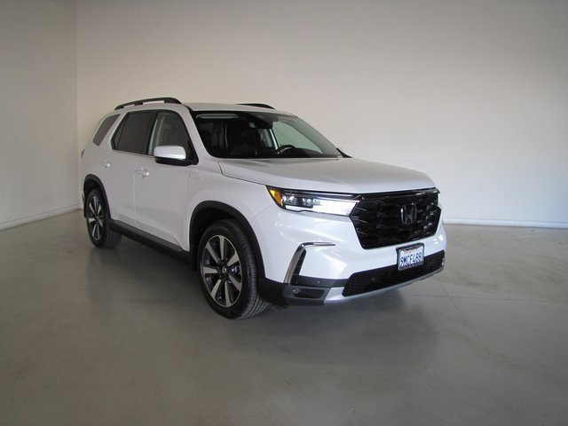 Certified 2024 Honda Pilot Touring image 3