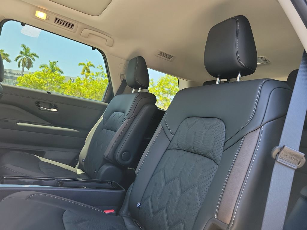 New 2026 Nissan Pathfinder Platinum image 14