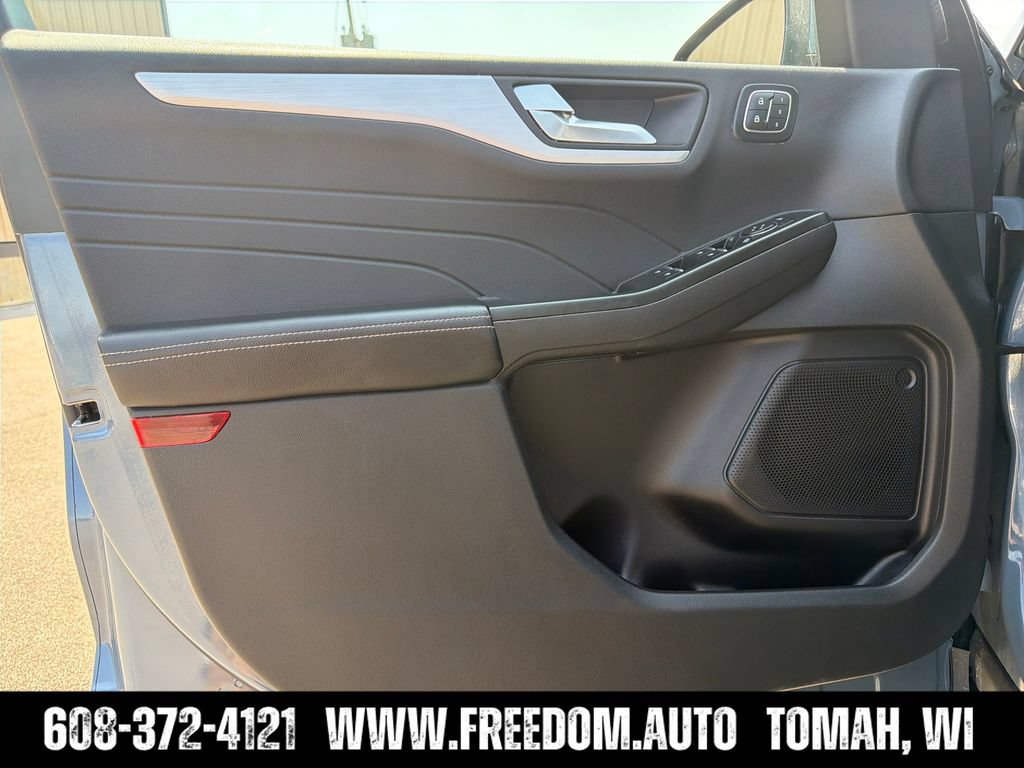 Used 2025 Ford Escape Platinum AWD/4WD image 10