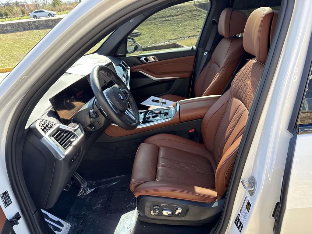 Used 2025 BMW X5 M60i w/ Climate Comfort Package image 6