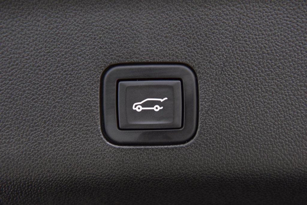 Used 2024 Chevrolet Suburban High Country image 24