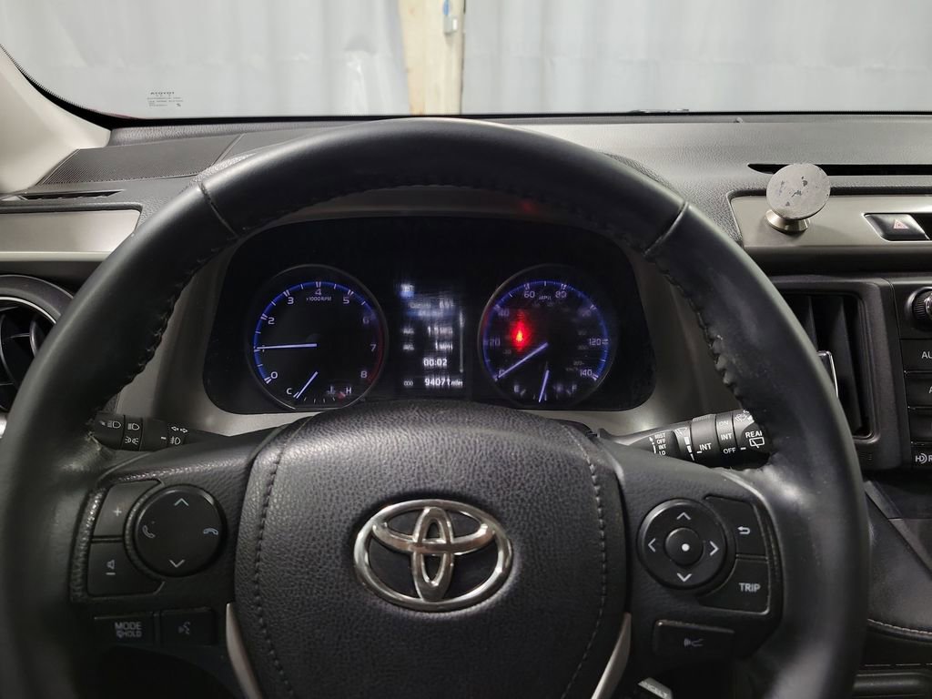 Used 2018 Toyota RAV4 XLE image 15