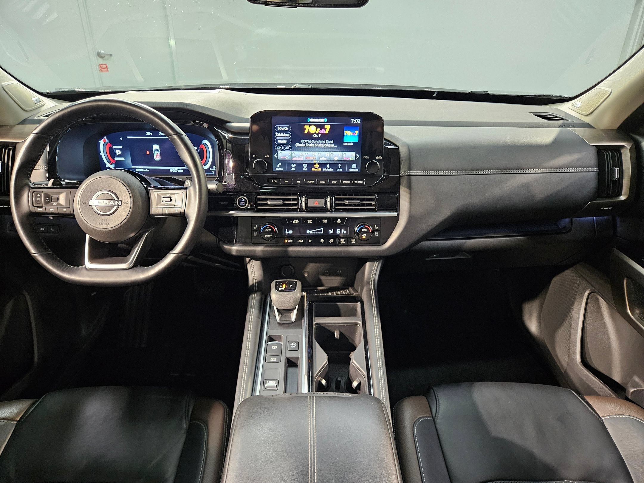 Used 2024 Nissan Pathfinder Platinum w/ Cargo Package FWD image 10