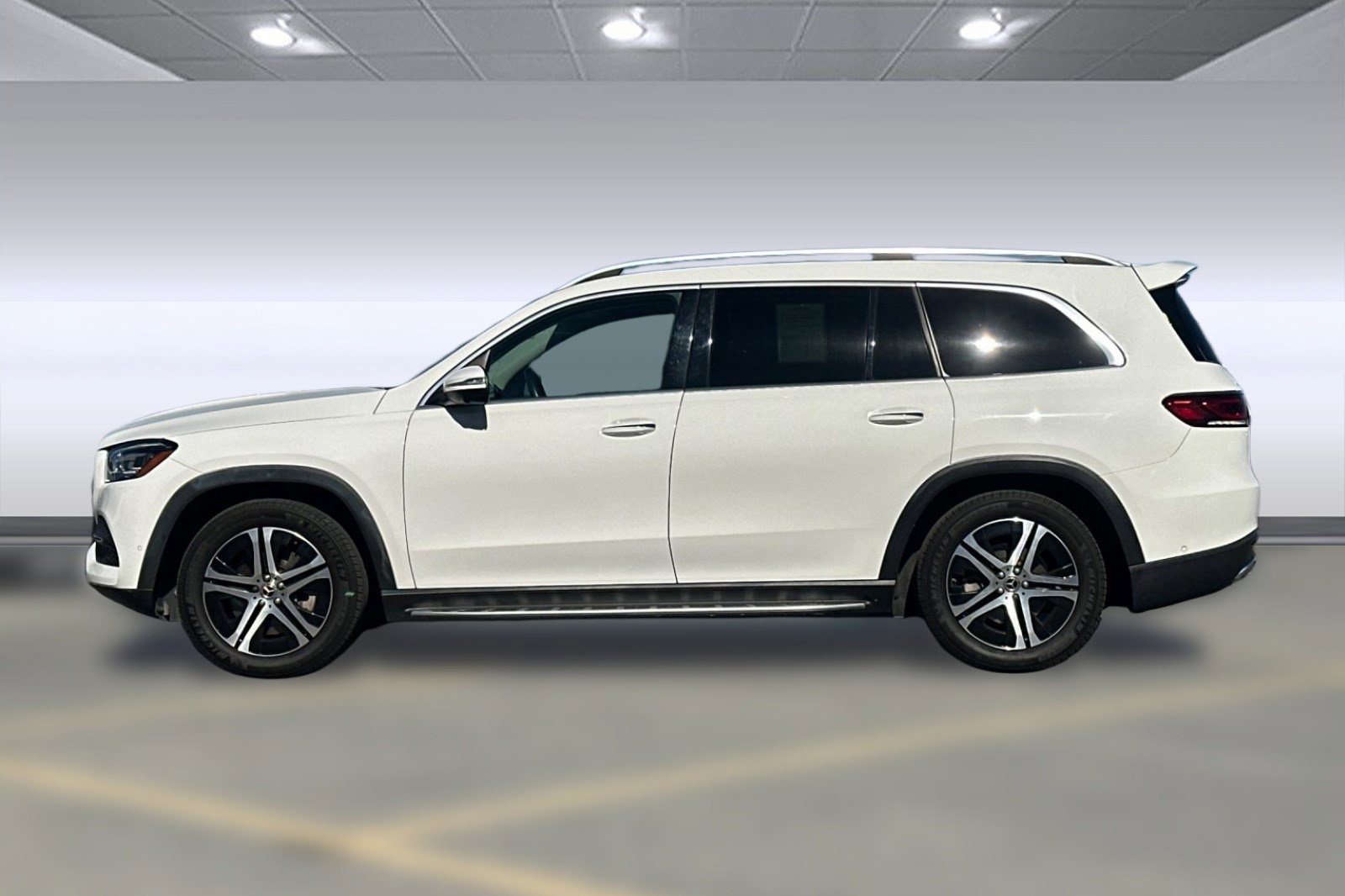 Used 2022 Mercedes-Benz GLS 450 4MATIC image 2