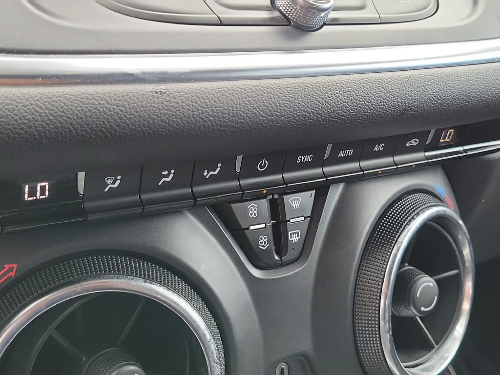 Used 2021 Chevrolet Blazer LT w/ LPO, Black Accent Package FWD image 32