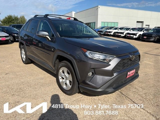 Used 2020 Toyota RAV4 XLE w/ Convenience Package FWD image 4
