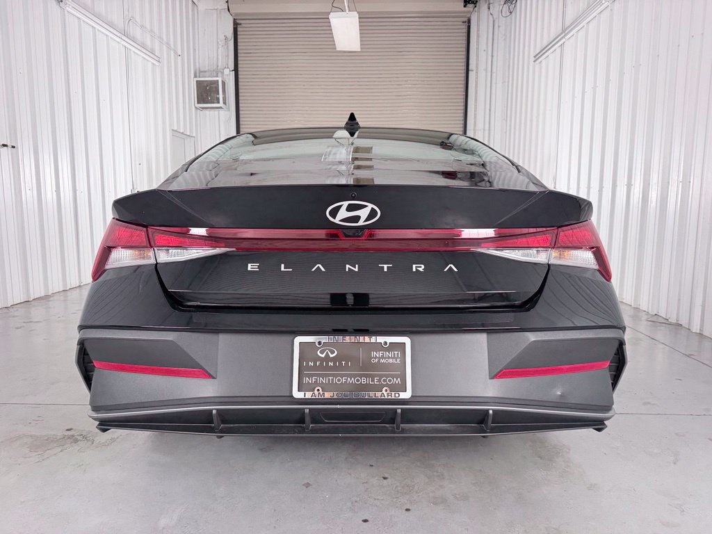 Used 2026 Hyundai Elantra SE FWD image 6