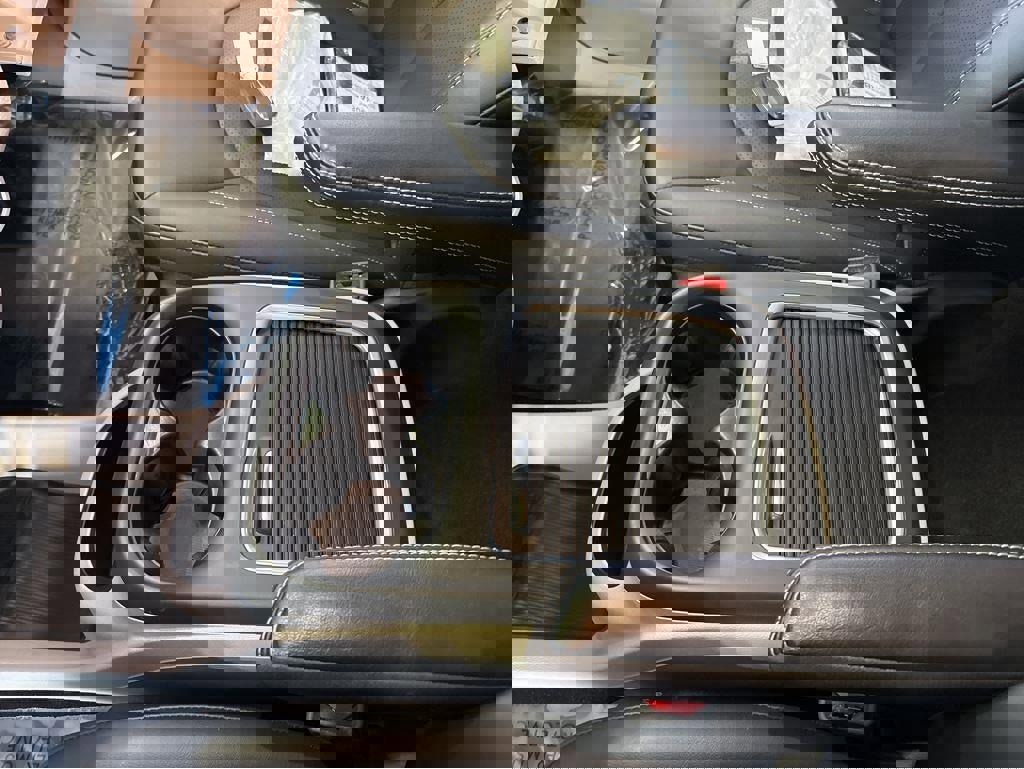 Used 2024 Chrysler Pacifica Touring-L image 25