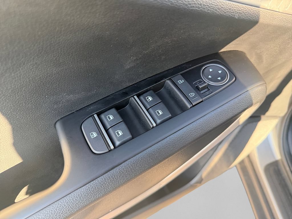 Used 2025 Kia Soul LX w/ LX Technology Package FWD image 20