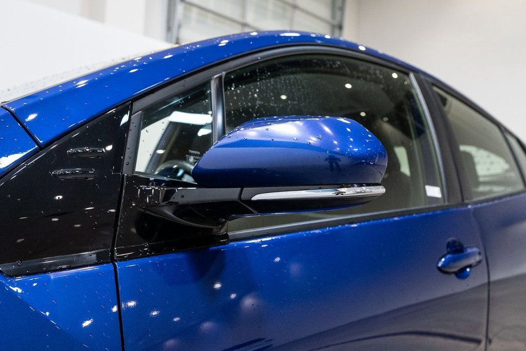 Used 2017 Toyota Prius Three image 9