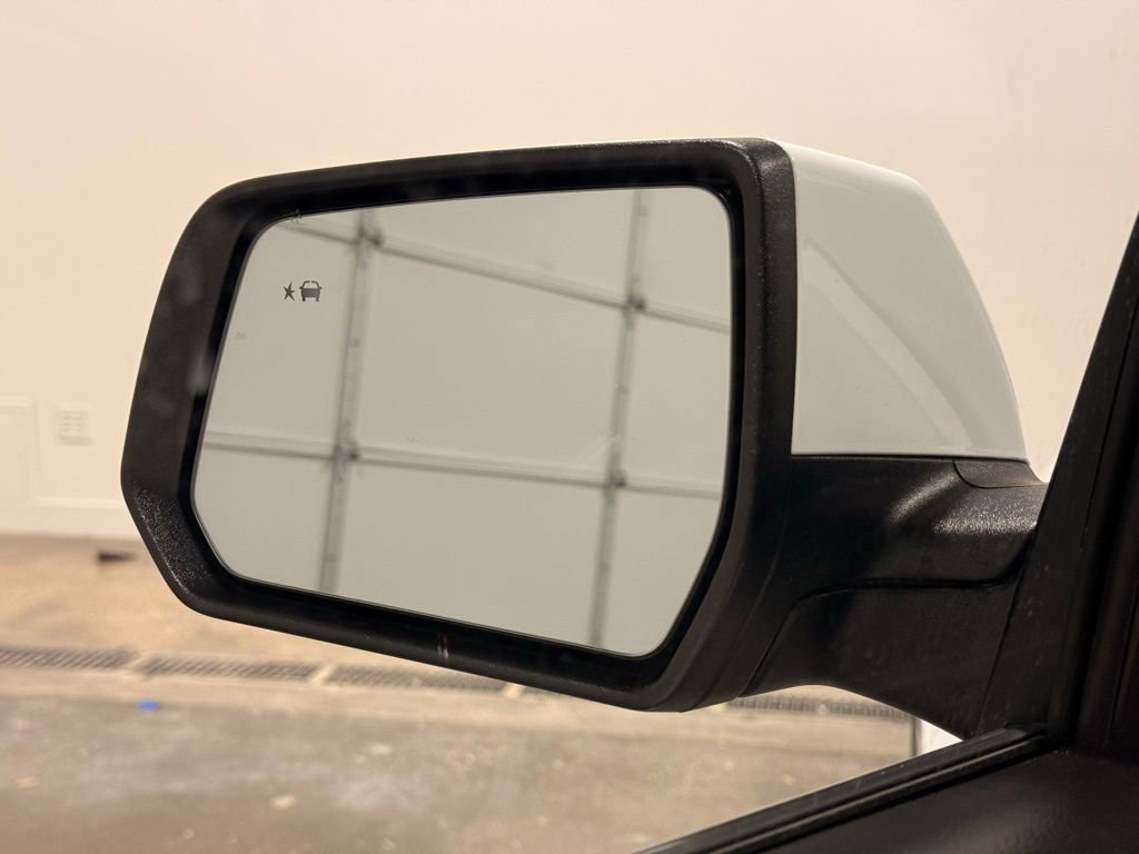 Used 2023 Chevrolet Traverse LT image 12