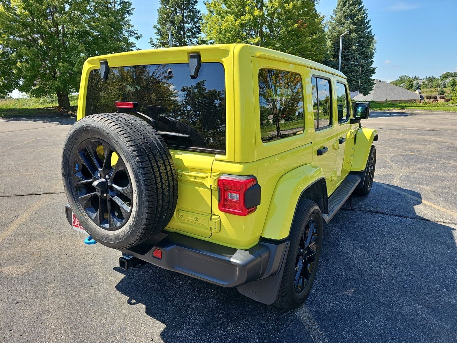 Used 2023 Jeep Wrangler Unlimited Sahara w/ Cold Weather Group AWD/4WD image 6