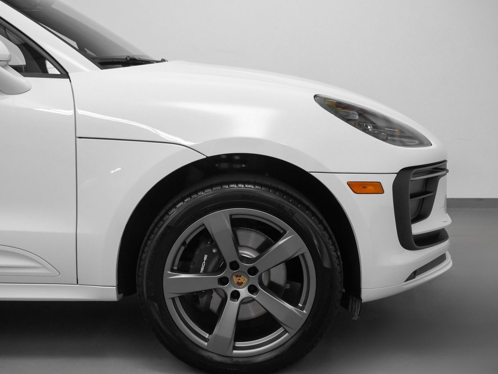 Certified 2025 Porsche Macan AWD/4WD image 14