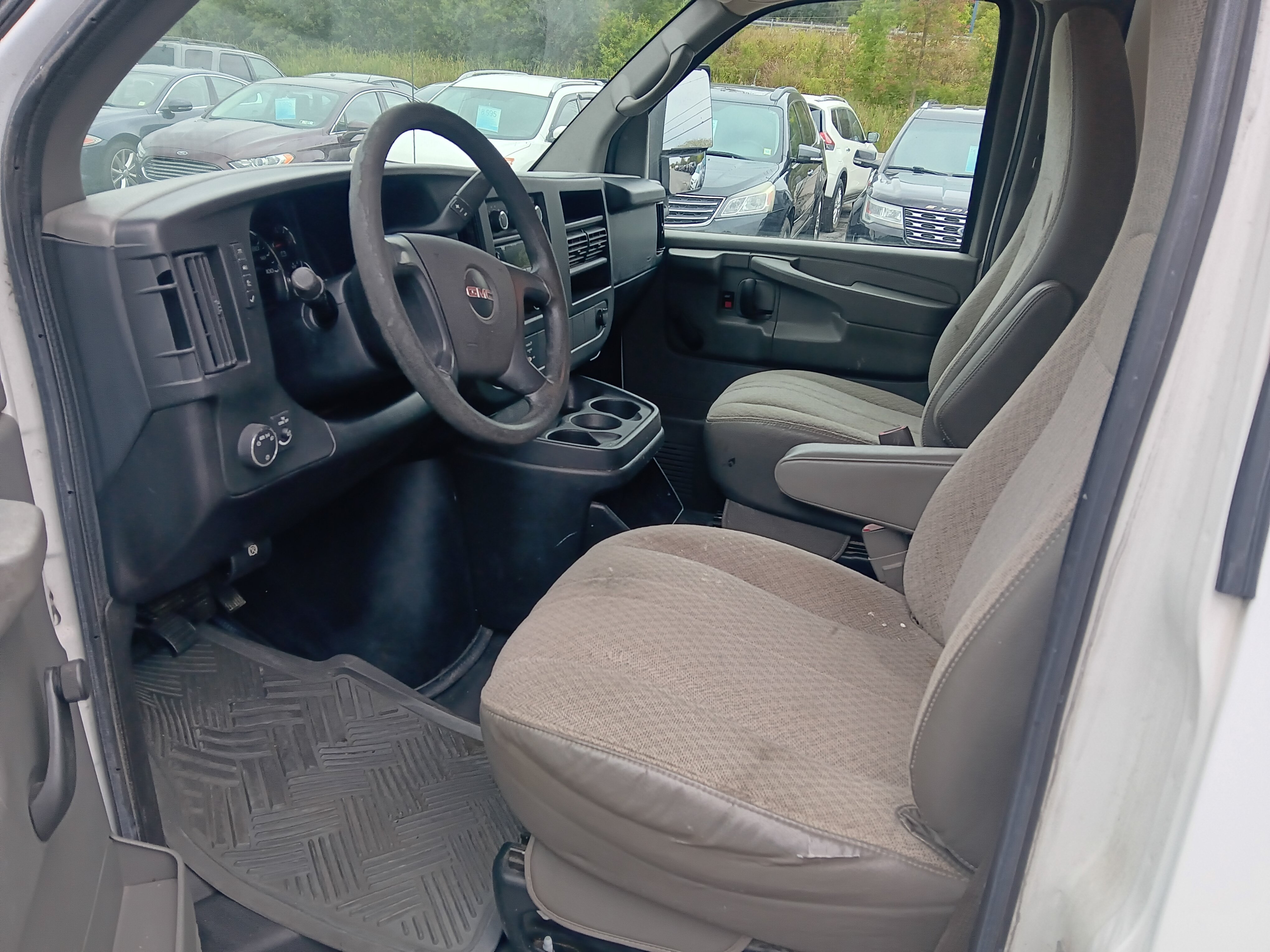 Used 2012 GMC Savana 3500 RWD image 11