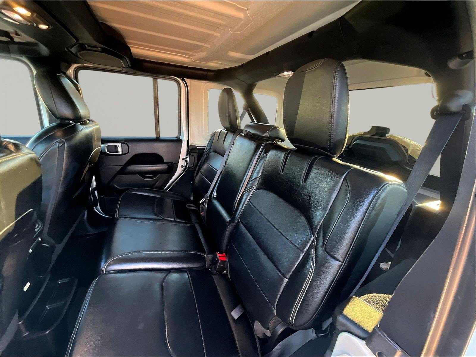 Used 2022 Jeep Wrangler Unlimited Sahara w/ Cold Weather Group AWD/4WD image 19