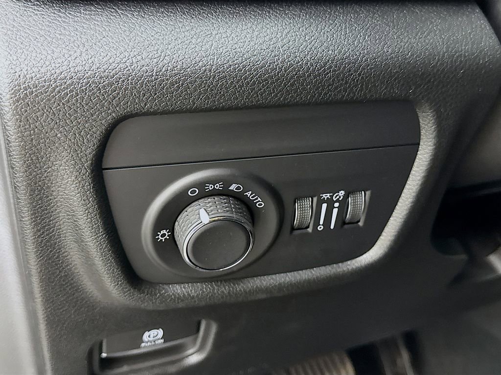 New 2025 Jeep Grand Cherokee Laredo image 18