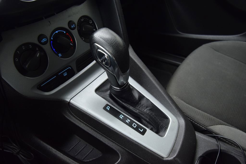 Used 2012 Ford Focus SE w/ SE Winter Pkg image 19