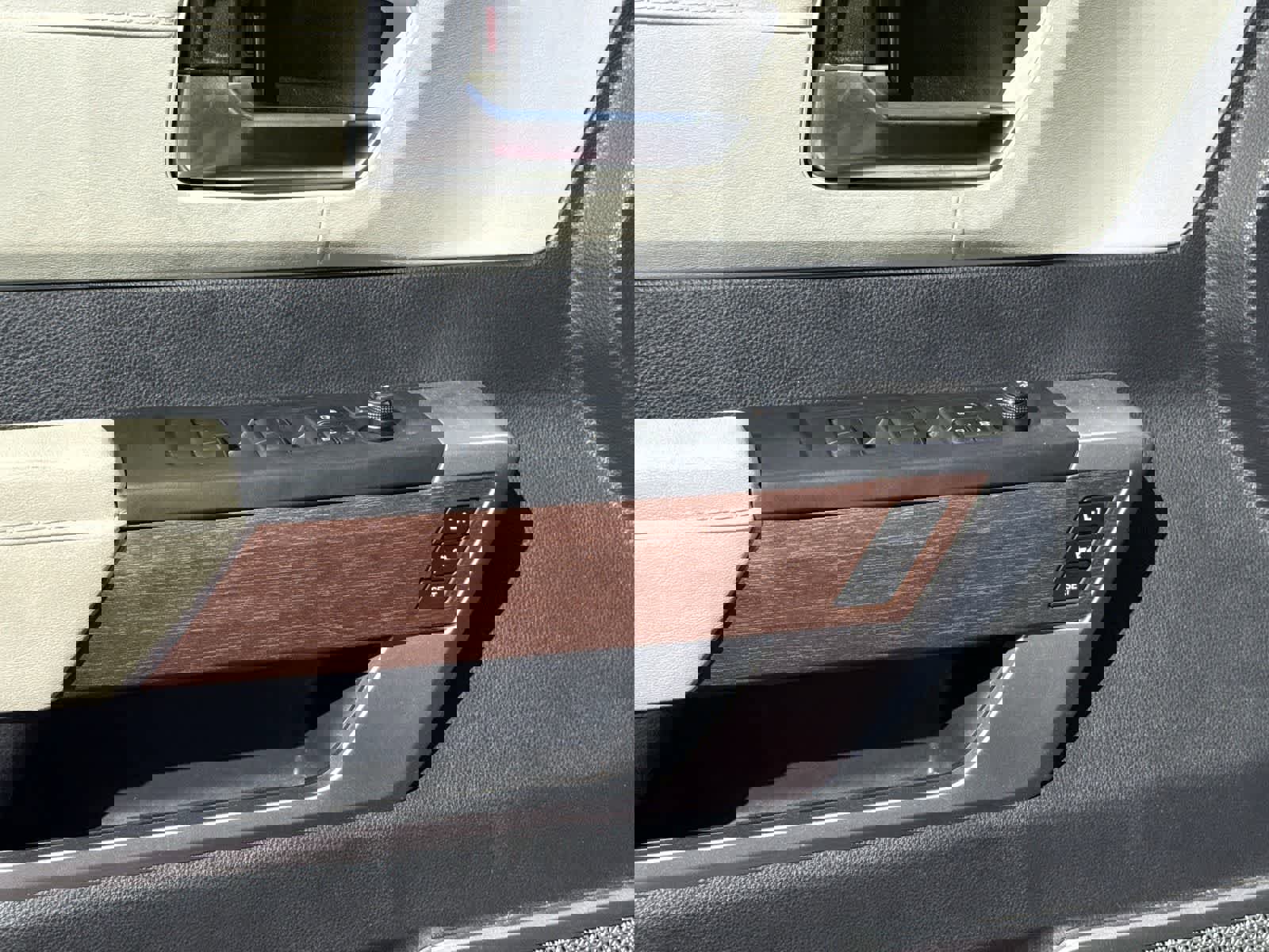 Used 2024 Toyota Sequoia Capstone image 16