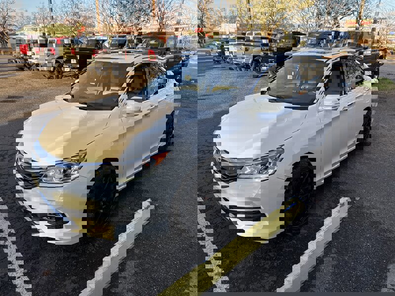 Used 2017 Honda Accord EX-L image 2