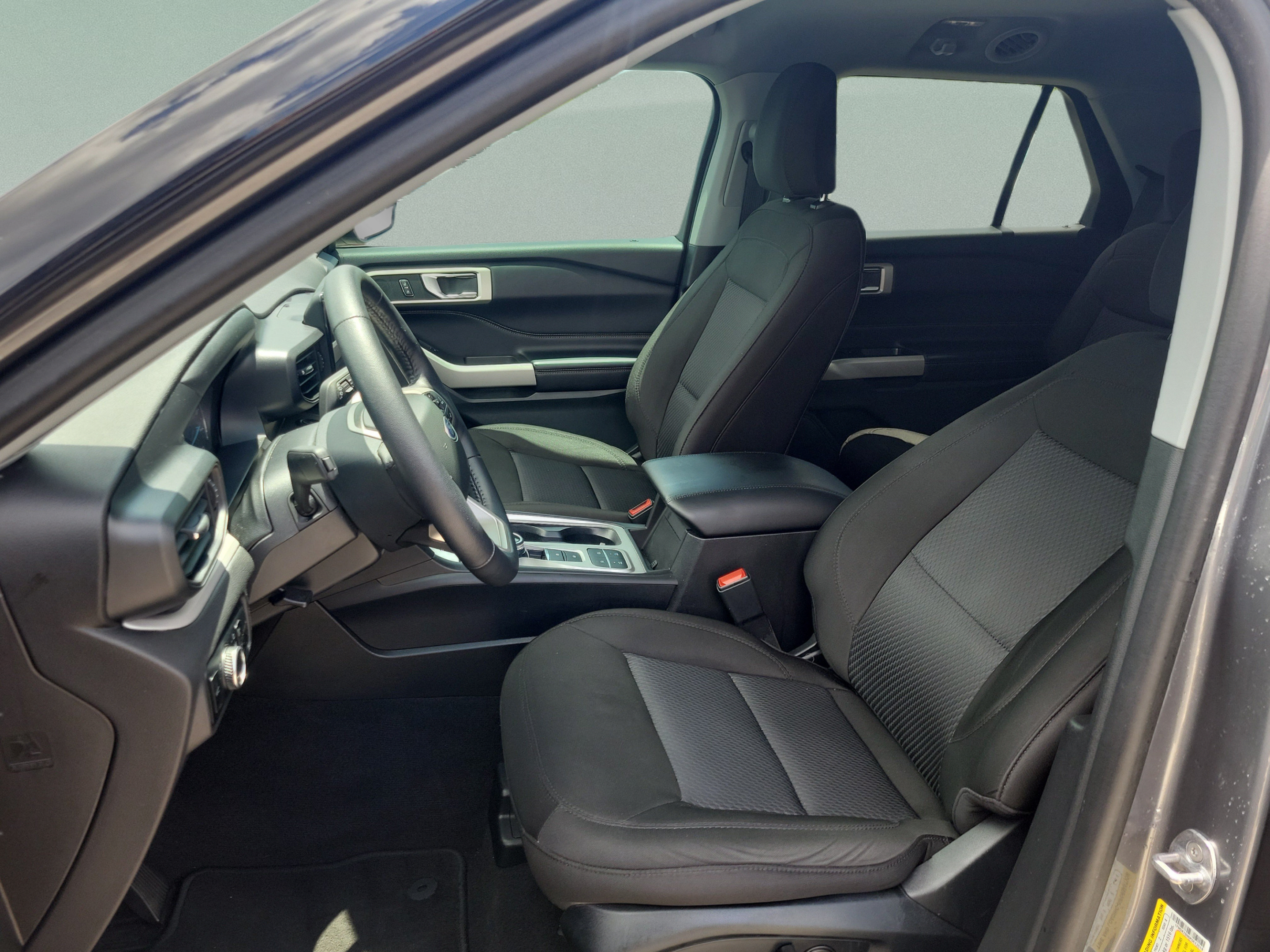 Used 2023 Ford Explorer XLT RWD image 17