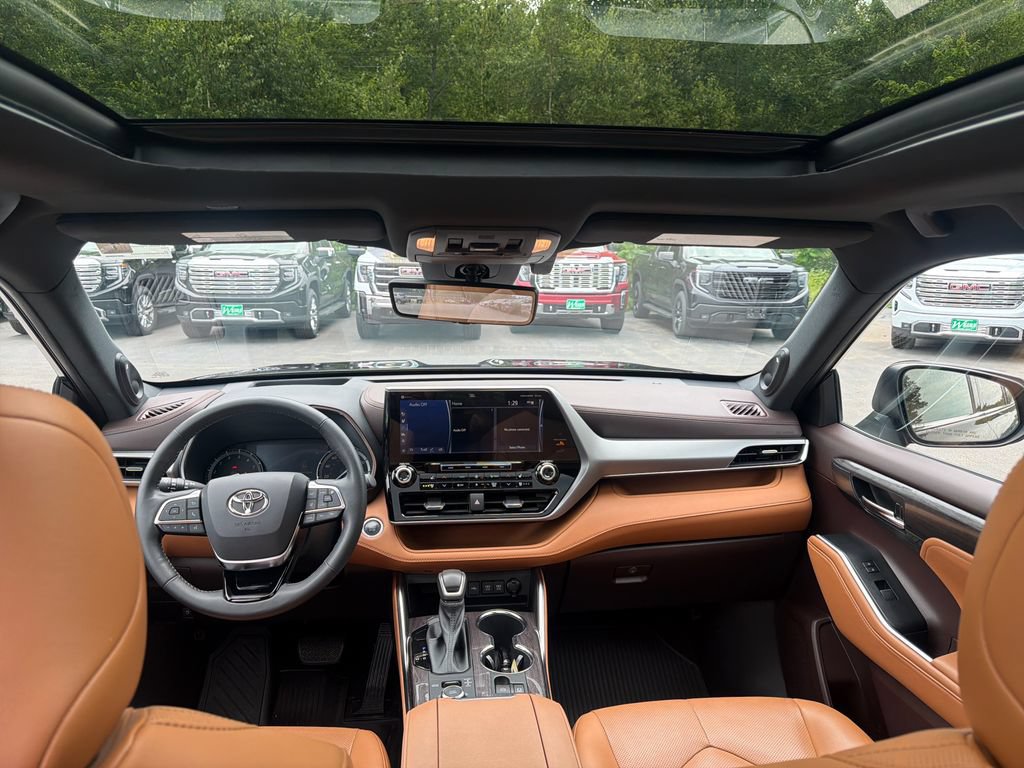 Used 2021 Toyota Highlander Platinum AWD/4WD image 25