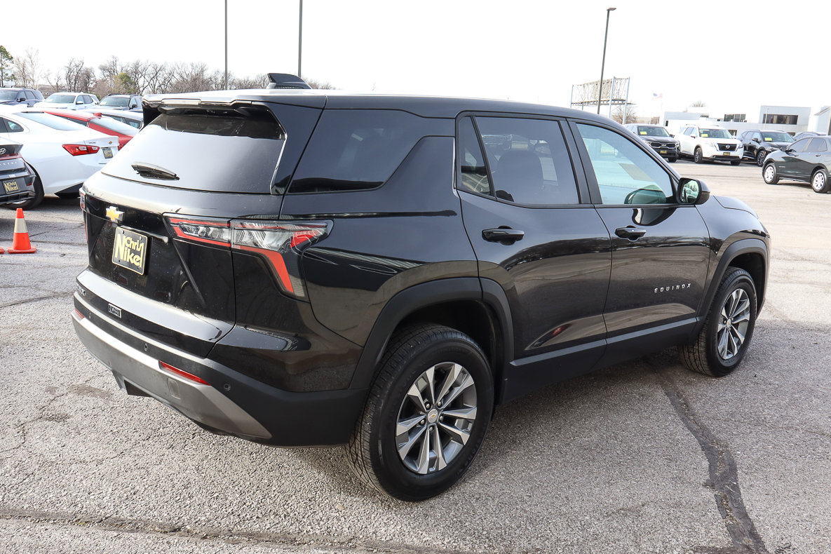 Used 2025 Chevrolet Equinox LT FWD image 4