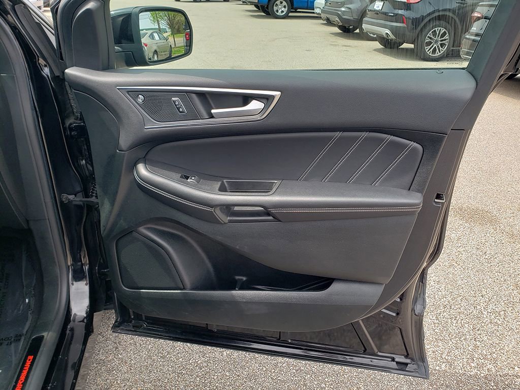 Used 2023 Ford Edge ST image 20