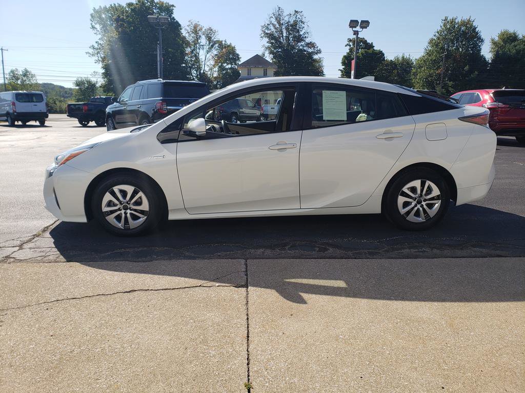 Used 2017 Toyota Prius image 6
