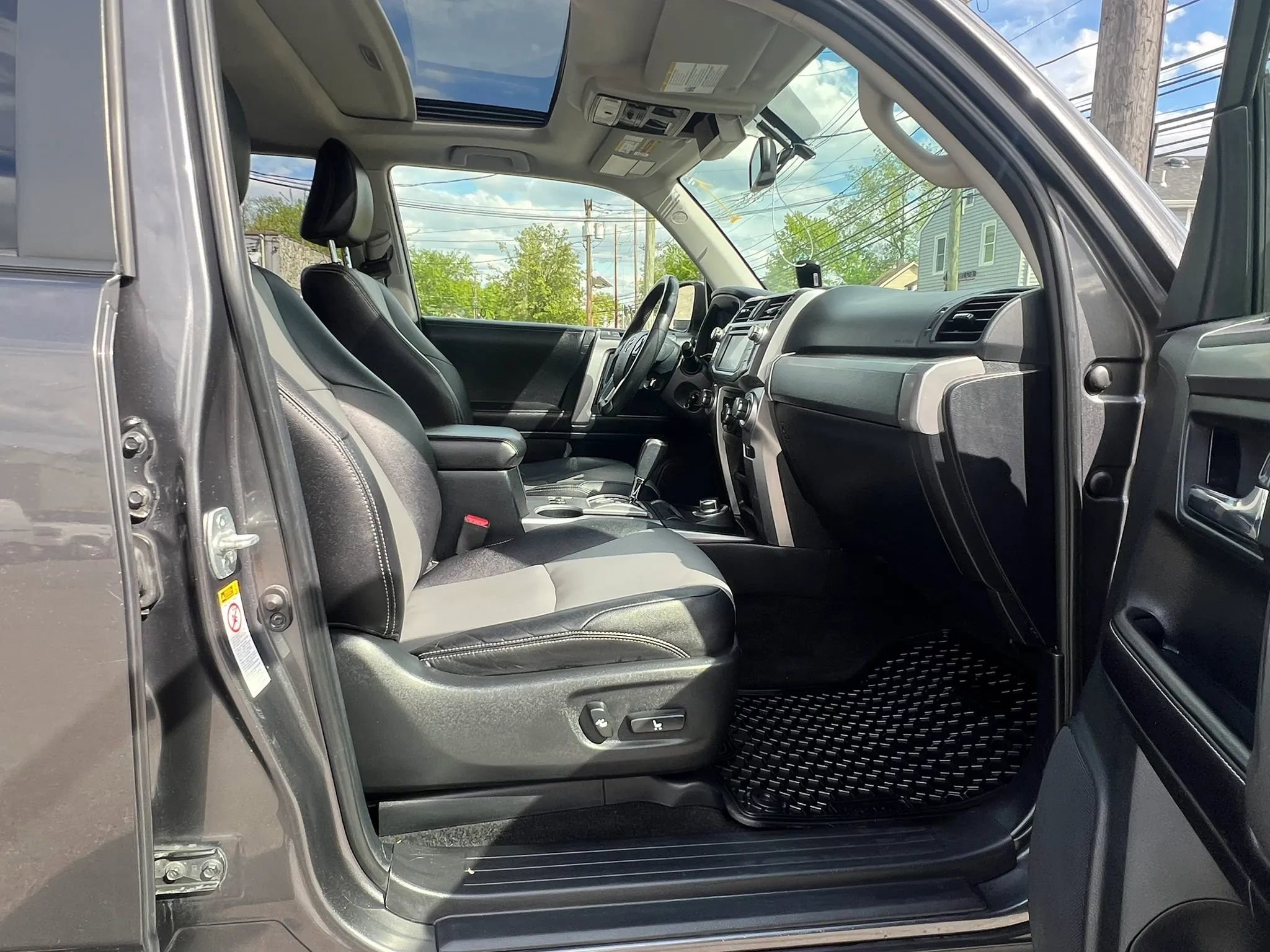 Used 2016 Toyota 4Runner Limited AWD/4WD image 34