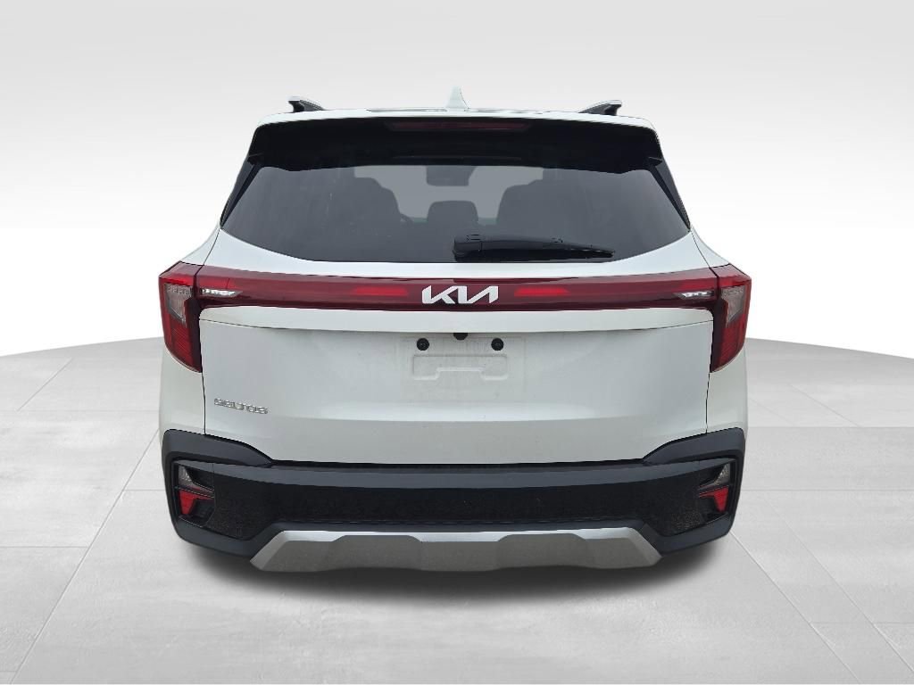 Used 2024 Kia Seltos EX FWD image 12