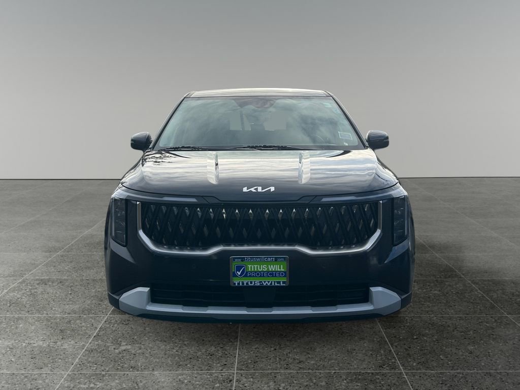 Used 2025 Kia Carnival image 2