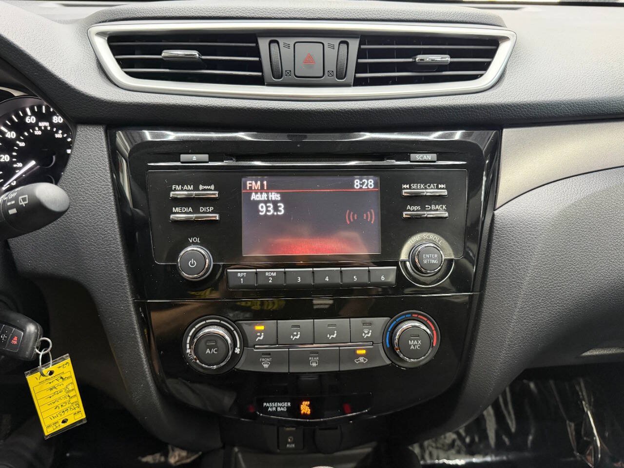 Used 2016 Nissan Rogue S AWD/4WD image 25