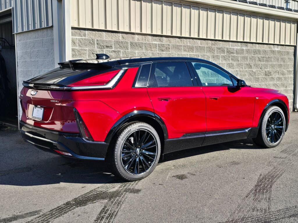 New 2025 Cadillac Lyriq Sport image 8