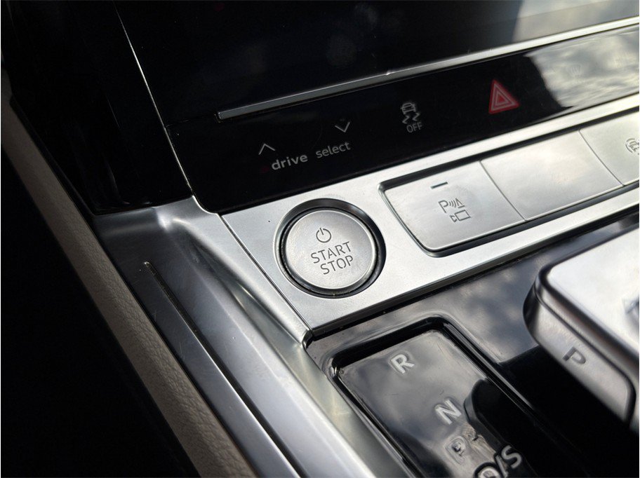 Used 2019 Audi e-tron Prestige w/ Prestige Package AWD/4WD image 30