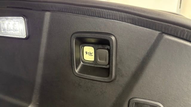 Used 2025 GMC Hummer EV 2X image 11