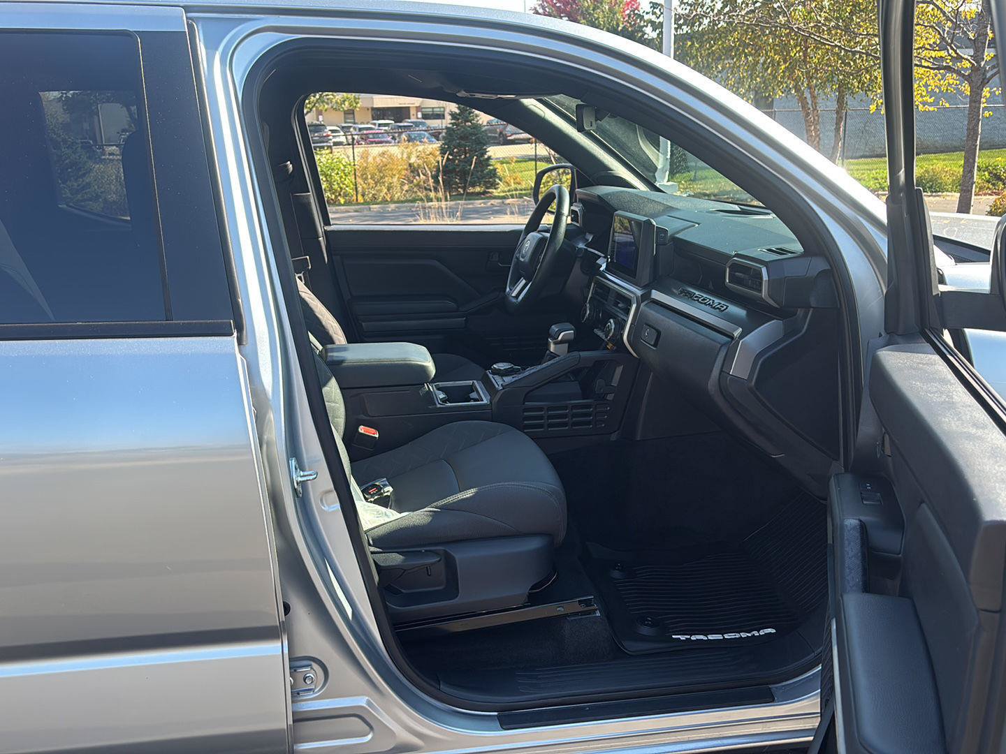 Used 2024 Toyota Tacoma SR5 AWD/4WD image 8