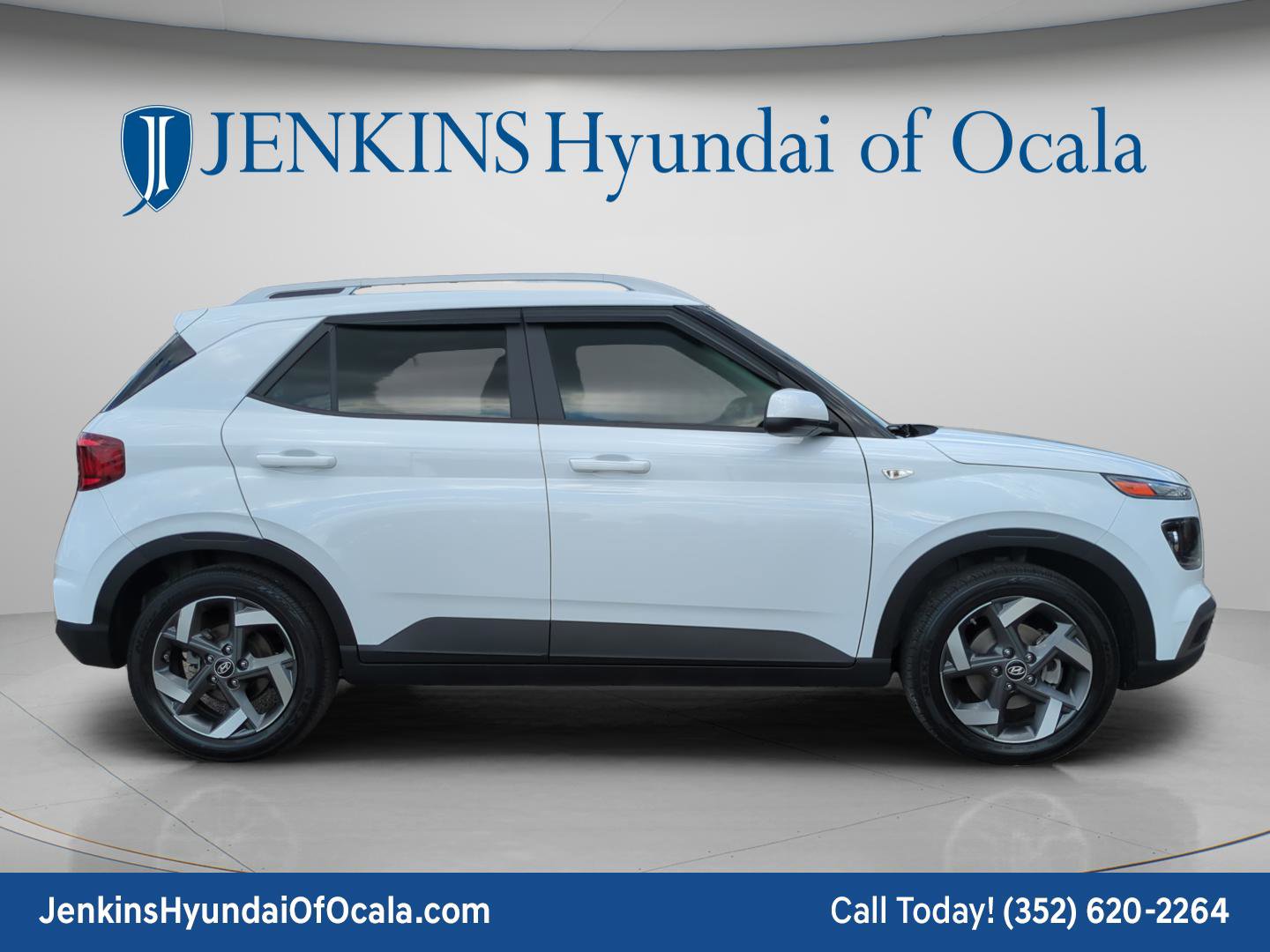 Certified 2021 Hyundai Venue SEL image 2