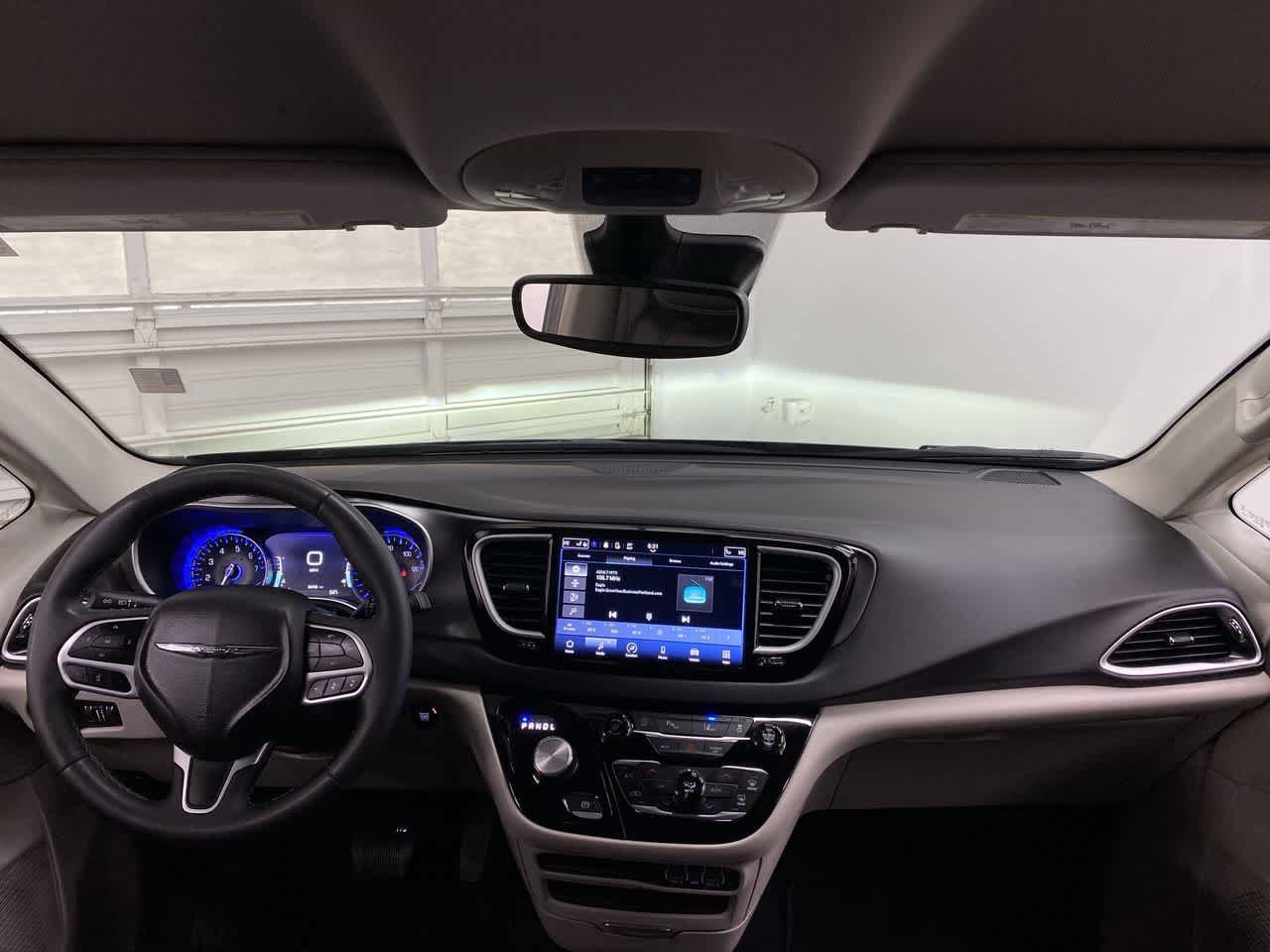 Used 2024 Chrysler Pacifica Touring-L FWD image 13
