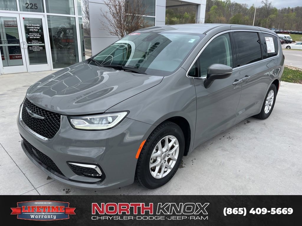 Used 2023 Chrysler Pacifica Touring-L video 1